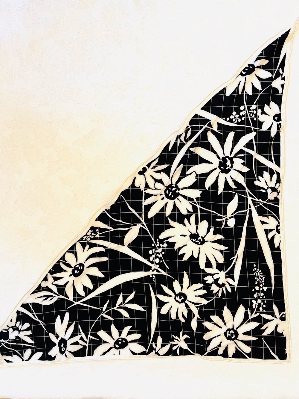 Vintage 1960s mod triangle head kerchief scarf - black & white daisy rolled hem